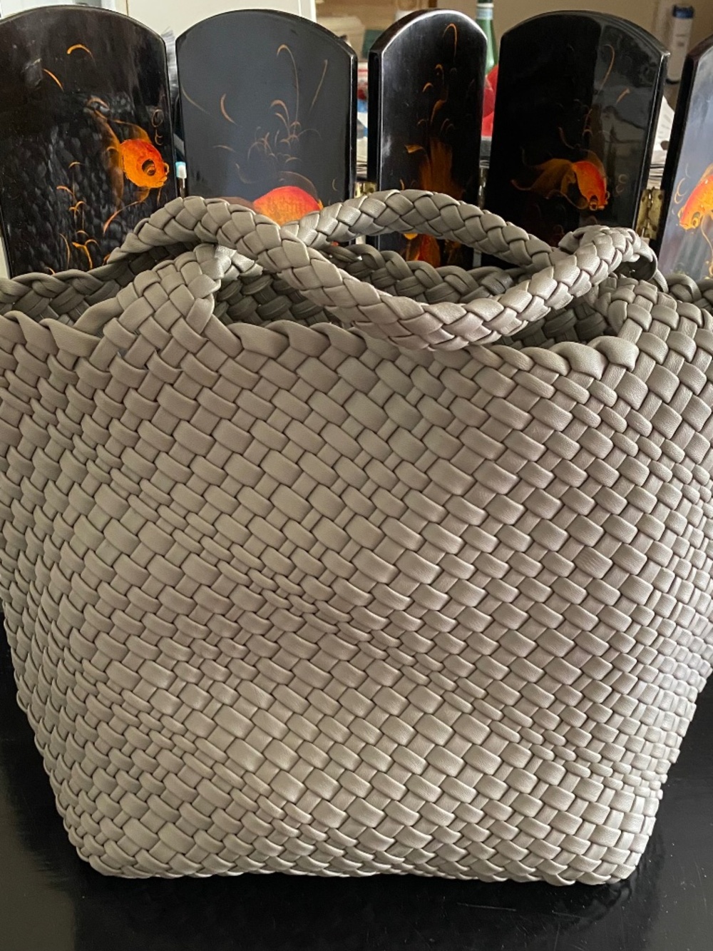Women's woven leather hand tote